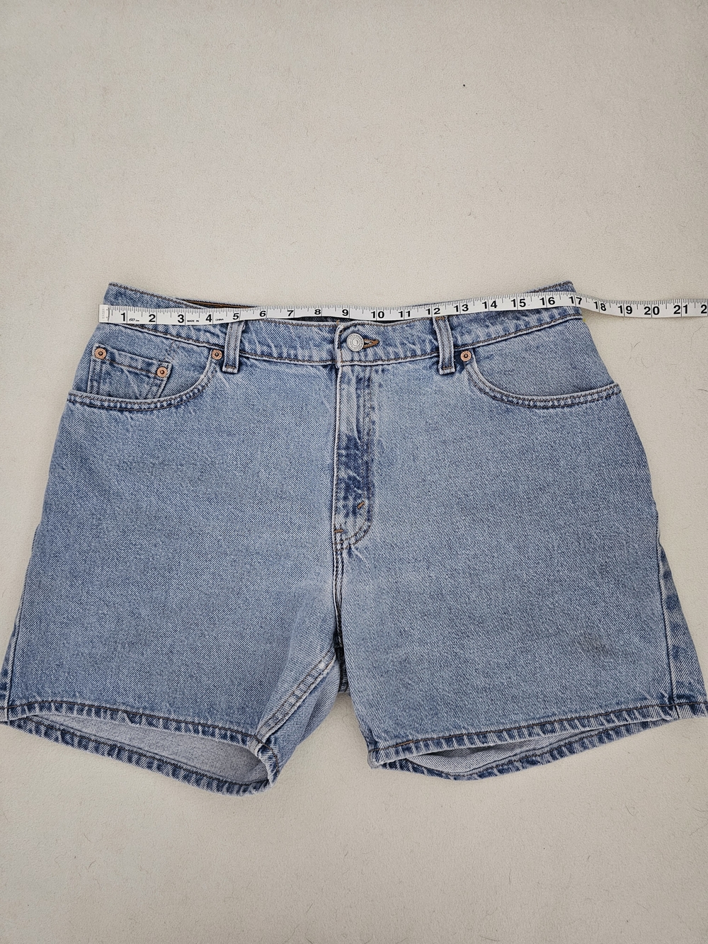 PERFECT CONDITION VINTAGE LEVI'S Light Blue Denim Wms Shorts 100% Cotton Sz 14 R - Picture 4 of 11